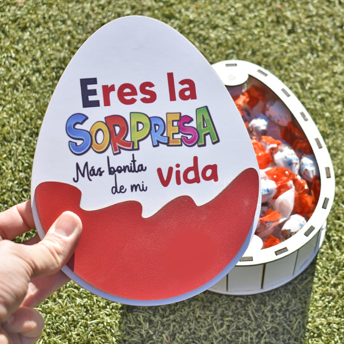 Huevo Kinder de madera relleno de chocolates - Regalo original para niños y adultos | Mono Banano